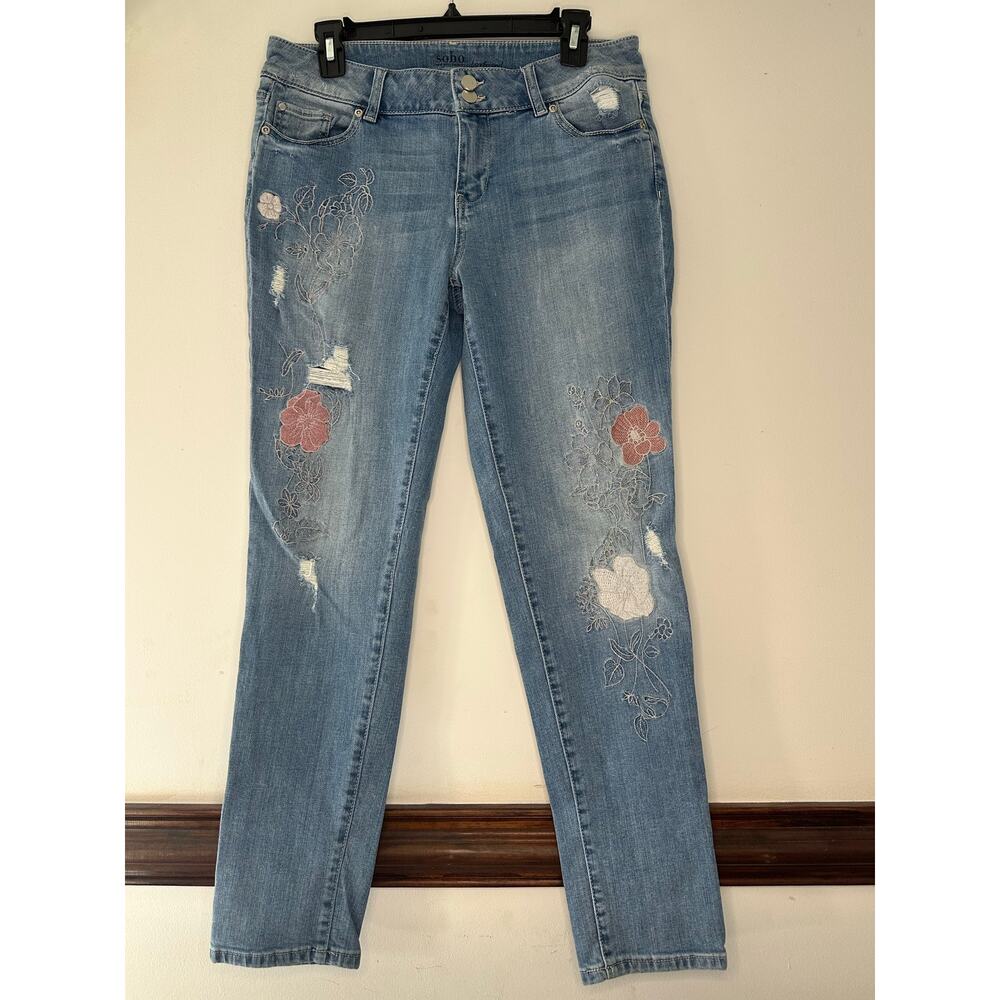 Soho boyfriend jeans distressed, stitched pink and white flowers